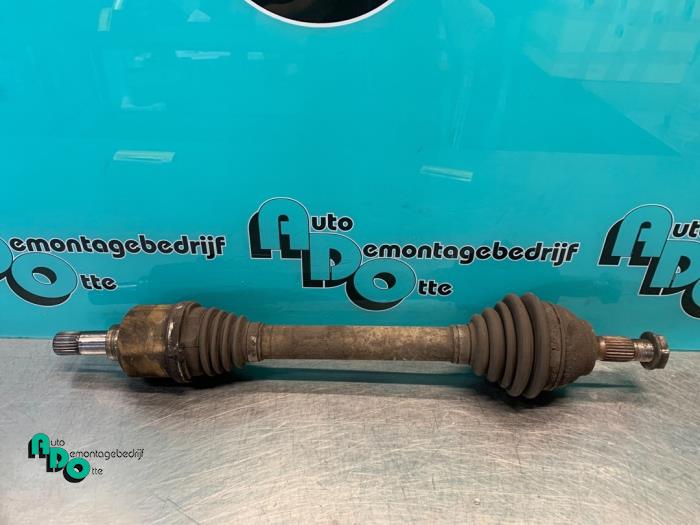 Gebruikte Aandrijfas links-voor Peugeot Partner (GC/GF/GG/GJ/GK) 1.6 HDI 90 Prijs € 30,00 Margeregeling aangeboden door Autodemontagebedrijf Otte
