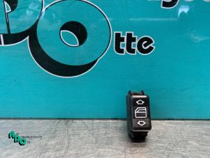 Nieuwe Ruit schakelaar elektrisch Mercedes E Combi diesel (S124) 3.0 300 TD Prijs € 12,10 Inclusief btw aangeboden door Autodemontagebedrijf Otte