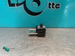 Nieuwe Zekering Mercedes CLA (117.3) 1.6 CLA-180 16V Prijs € 18,15 Inclusief btw aangeboden door Autodemontagebedrijf Otte