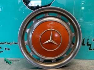 Gebruikte Wieldop Mercedes 200-280 (W123) 200 Prijs € 20,00 Margeregeling aangeboden door Autodemontagebedrijf Otte