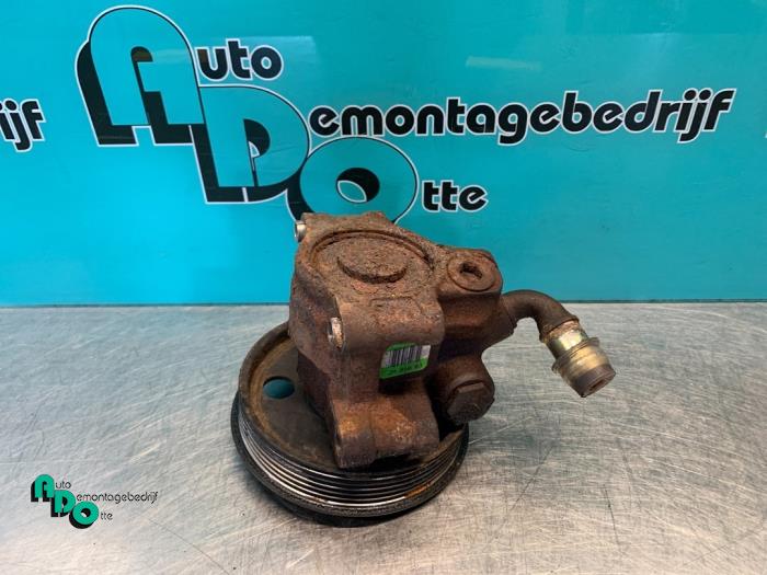 Stuurbekrachtiging Pomp van een Ford StreetKa 1.6i 2003