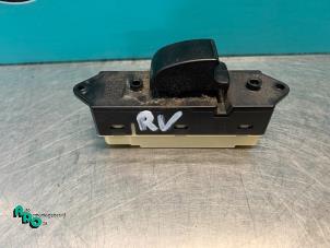 Gebruikte Elektrisch Raam Schakelaar Mitsubishi Grandis (NA) 2.4 16V MIVEC Prijs € 10,00 Margeregeling aangeboden door Autodemontagebedrijf Otte