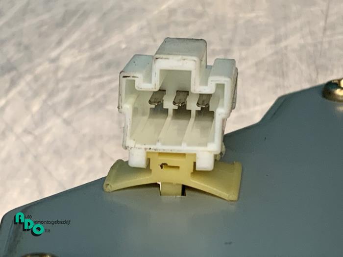 Ruitenwissermotor achter van een Daewoo Lacetti (KLAN) 1.6 16V 2004