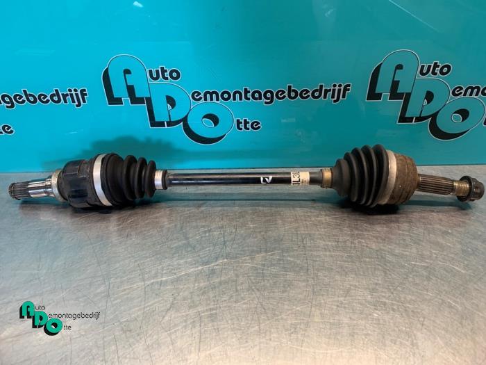 Gebruikte Steekas links-voor Peugeot 108 1.0 12V Prijs € 35,00 Margeregeling aangeboden door Autodemontagebedrijf Otte