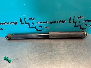 Gebruikte Schokbreker links-achter Peugeot 108 1.0 12V Prijs € 15,00 Margeregeling aangeboden door Autodemontagebedrijf Otte