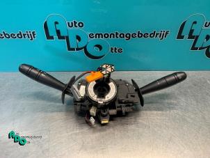 Gebruikte Combischakelaar Stuurkolom Renault Kangoo (KC) 1.6 16V Prijs € 30,00 Margeregeling aangeboden door Autodemontagebedrijf Otte