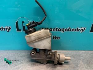 Gebruikte Hoofdremcilinder Renault Kangoo (KC) 1.6 16V Prijs € 15,00 Margeregeling aangeboden door Autodemontagebedrijf Otte