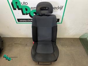 Gebruikte Voorstoel links Mitsubishi Outlander (CU) 2.0 16V 4x2 Prijs € 75,00 Margeregeling aangeboden door Autodemontagebedrijf Otte