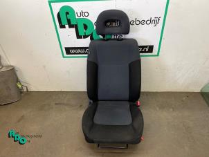 Gebruikte Voorstoel rechts Mitsubishi Outlander (CU) 2.0 16V 4x2 Prijs € 75,00 Margeregeling aangeboden door Autodemontagebedrijf Otte