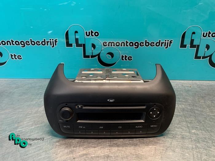 Radio CD Speler van een Peugeot Bipper (AA) 1.3 HDI 2014
