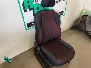 Gebruikte Voorstoel rechts Nissan Note (E11) 1.6 16V Prijs € 75,00 Margeregeling aangeboden door Autodemontagebedrijf Otte