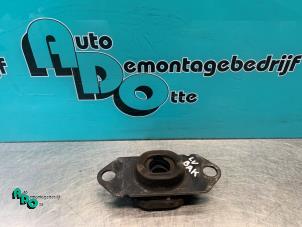 Gebruikte Versnellingsbak Steun Nissan Note (E11) 1.6 16V Prijs € 10,00 Margeregeling aangeboden door Autodemontagebedrijf Otte