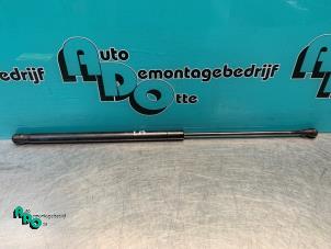 Gebruikte Gasveer links-achter Citroen C1 1.0 12V Prijs € 10,00 Margeregeling aangeboden door Autodemontagebedrijf Otte