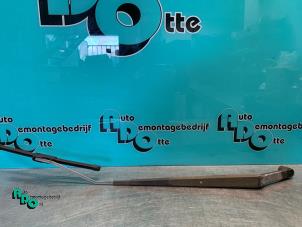 Gebruikte Ruitenwisserarm voor Mitsubishi Colt (Z2/Z3) 1.3 16V Prijs € 10,00 Margeregeling aangeboden door Autodemontagebedrijf Otte