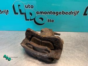 Gebruikte Remklauw (Tang) rechts-voor Mitsubishi Colt (Z2/Z3) 1.3 16V Prijs € 10,00 Margeregeling aangeboden door Autodemontagebedrijf Otte