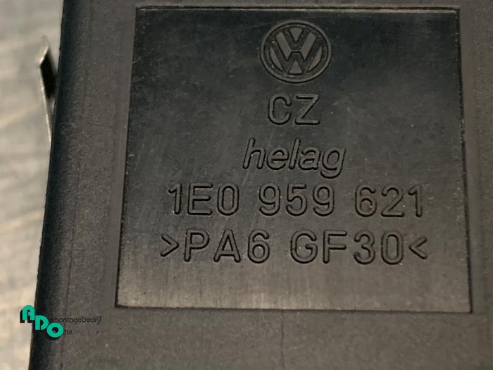 Verwarmingsschakelaar Achterruit van een Volkswagen Golf III Cabrio Restyling (1E7) 1.8 Kat. 2001