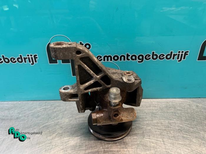 Gebruikte Servopomp Volkswagen Golf III Cabrio Restyling (1E7) 1.8 Kat. Prijs € 20,00 Margeregeling aangeboden door Autodemontagebedrijf Otte