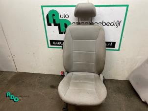 Gebruikte Voorstoel links Mercedes B (W245,242) 2.0 B-200 16V Prijs € 90,00 Margeregeling aangeboden door Autodemontagebedrijf Otte