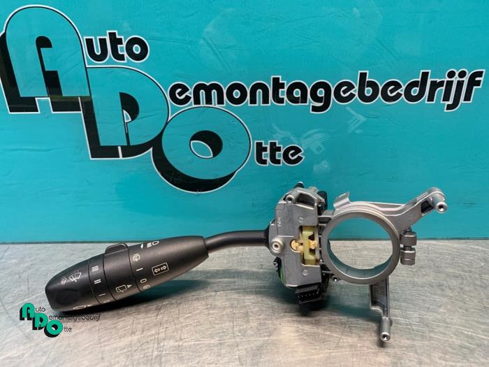 Gebruikte Pinker Schakelaar Mercedes B (W245) 2.0 B-200 16V Prijs € 25,00 Margeregeling aangeboden door Autodemontagebedrijf Otte