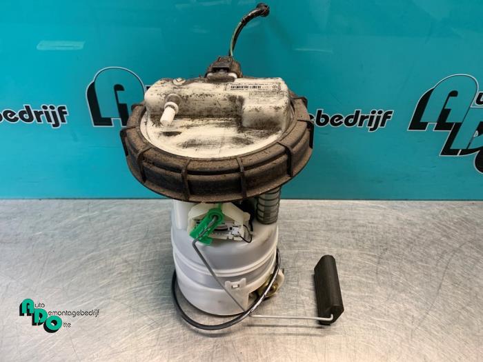 Gebruikte Tank element Pomp Renault Clio III (BR/CR) 1.2 16V 65 Prijs € 20,00 Margeregeling aangeboden door Autodemontagebedrijf Otte
