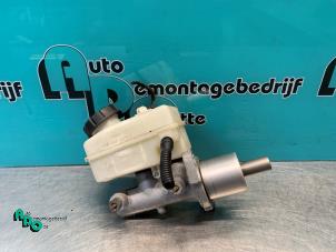 Gebruikte Hoofdremcilinder Mercedes B (W245) 2.0 B-200 16V Prijs € 10,00 Margeregeling aangeboden door Autodemontagebedrijf Otte