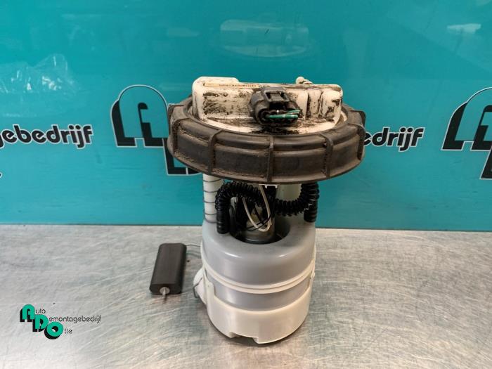 Gebruikte Tank element Pomp Nissan Note (E11) 1.4 16V Prijs € 25,00 Margeregeling aangeboden door Autodemontagebedrijf Otte