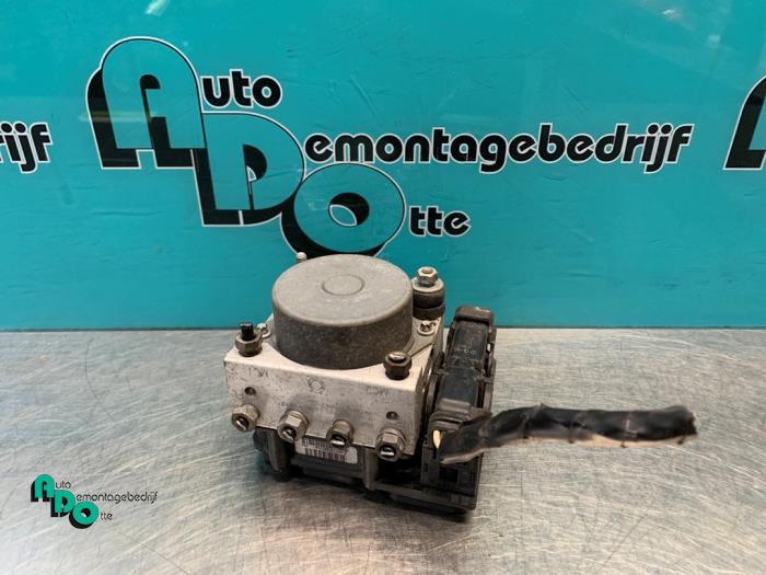Gebruikte ABS Pomp Nissan Note (E11) 1.4 16V Prijs € 30,00 Margeregeling aangeboden door Autodemontagebedrijf Otte