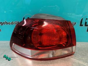 Gebruikte Achterlicht links Volkswagen Golf VI (5K1) 1.4 TSI 122 16V Prijs € 25,00 Margeregeling aangeboden door Autodemontagebedrijf Otte