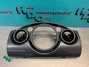Gebruikte Luchtrooster Dashboard BMW Mini One/Cooper (R50) 1.6 16V Cooper Prijs € 25,00 Margeregeling aangeboden door Autodemontagebedrijf Otte