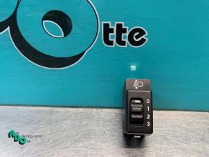 Gebruikte Schakelaar Koplamp Ihv Opel Agila (A) 1.0 12V Prijs € 10,00 Margeregeling aangeboden door Autodemontagebedrijf Otte