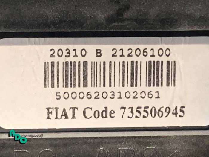 Gevarenlicht Schakelaar van een Fiat Punto Evo (199) 1.3 JTD Multijet 85 16V Euro 5 2010