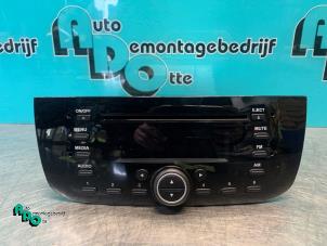 Gebruikte Radio CD Speler Fiat Punto Evo (199) 1.3 JTD Multijet 85 16V Euro 5 Prijs € 30,00 Margeregeling aangeboden door Autodemontagebedrijf Otte