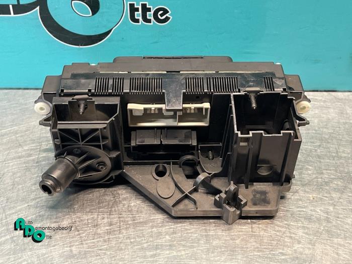 Kachel Bedieningspaneel van een Volkswagen Golf V (1K1) 1.9 TDI 2005