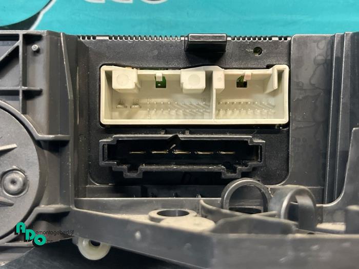 Kachel Bedieningspaneel van een Volkswagen Golf V (1K1) 1.9 TDI 2005