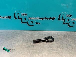 Gebruikte Sleepoog voor Toyota Yaris (P1) 1.3 16V VVT-i Prijs € 10,00 Margeregeling aangeboden door Autodemontagebedrijf Otte