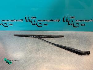 Gebruikte Ruitenwisserarm voor Volkswagen Fox (5Z) 1.2 Prijs € 15,00 Margeregeling aangeboden door Autodemontagebedrijf Otte