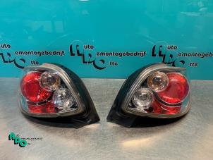 Gebruikte Achterlichtset links + rechts Peugeot 206 CC (2D) 1.6 16V Prijs € 50,00 Margeregeling aangeboden door Autodemontagebedrijf Otte