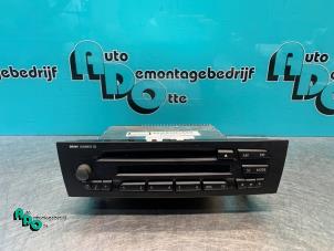 Gebruikte Radio CD Speler BMW 1 serie (E87/87N) 118d 16V Prijs € 30,00 Margeregeling aangeboden door Autodemontagebedrijf Otte