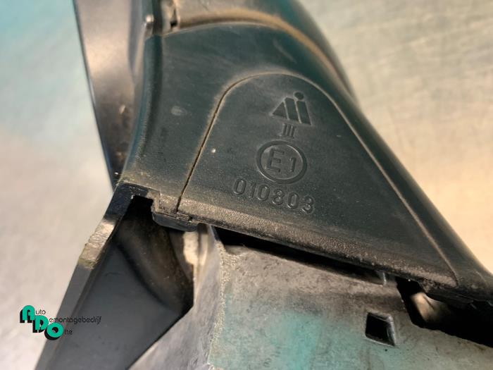 Buitenspiegel rechts van een BMW 1 serie (E87/87N) 118d 16V 2006