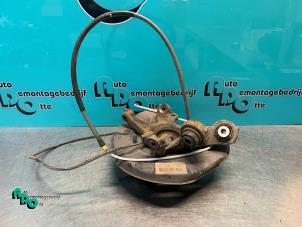 Gebruikte Fusee links-achter BMW 1 serie (E87/87N) 118d 16V Prijs € 35,00 Margeregeling aangeboden door Autodemontagebedrijf Otte