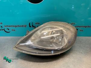 Gebruikte Linker Koplamp Opel Vivaro 1.9 DTI 16V Prijs € 25,00 Margeregeling aangeboden door Autodemontagebedrijf Otte