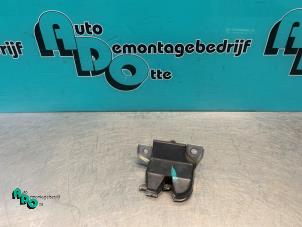 Gebruikte Slotmechaniek Achterklep Toyota Yaris (P1) 1.3 16V VVT-i Prijs € 10,00 Margeregeling aangeboden door Autodemontagebedrijf Otte