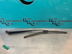 Gebruikte Ruitenwisserarm voor Toyota Yaris (P1) 1.3 16V VVT-i Prijs € 10,00 Margeregeling aangeboden door Autodemontagebedrijf Otte