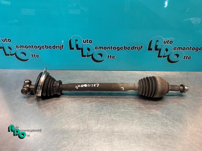 Gebruikte Aandrijfas links-voor Dacia Sandero I (BS) 1.6 Prijs € 50,00 Margeregeling aangeboden door Autodemontagebedrijf Otte