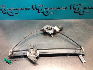 Gebruikte Ruitmechaniek 2Deurs links-voor Nissan Micra (K12) 1.2 16V Prijs € 20,00 Margeregeling aangeboden door Autodemontagebedrijf Otte