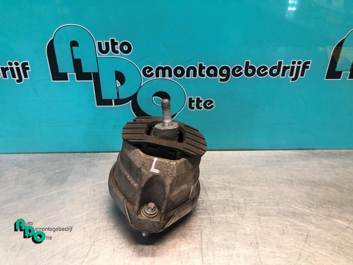 Gebruikte Motorsteun BMW 5 serie (E60) 525i 24V Prijs € 30,00 Margeregeling aangeboden door Autodemontagebedrijf Otte