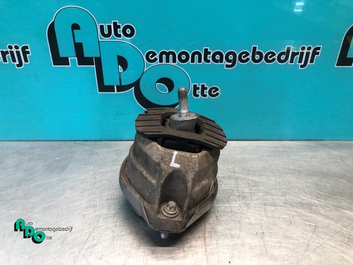 Gebruikte Motorsteun BMW 5 serie (E60) 525i 24V Prijs € 30,00 Margeregeling aangeboden door Autodemontagebedrijf Otte