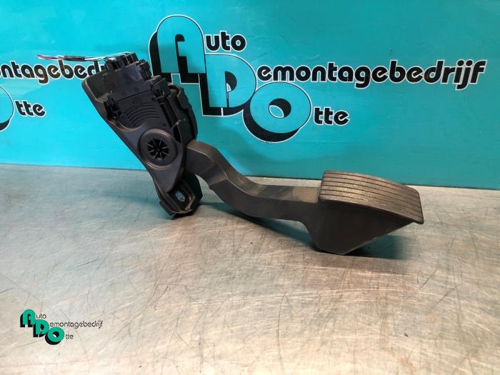 Gaspedaalpositie Sensor van een Mitsubishi Space Star (A0) 1.0 12V 2020