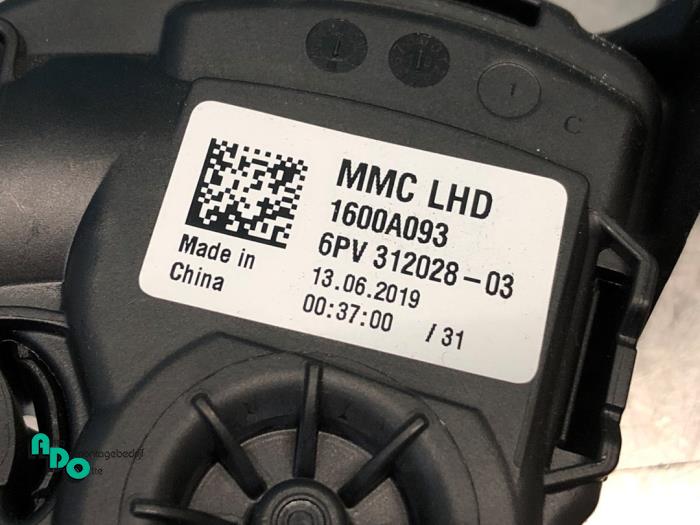 Gaspedaalpositie Sensor van een Mitsubishi Space Star (A0) 1.0 12V 2020