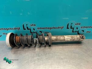 Gebruikte Schokdemperpoot links-achter BMW 5 serie (E60) 525i 24V Prijs € 30,00 Margeregeling aangeboden door Autodemontagebedrijf Otte